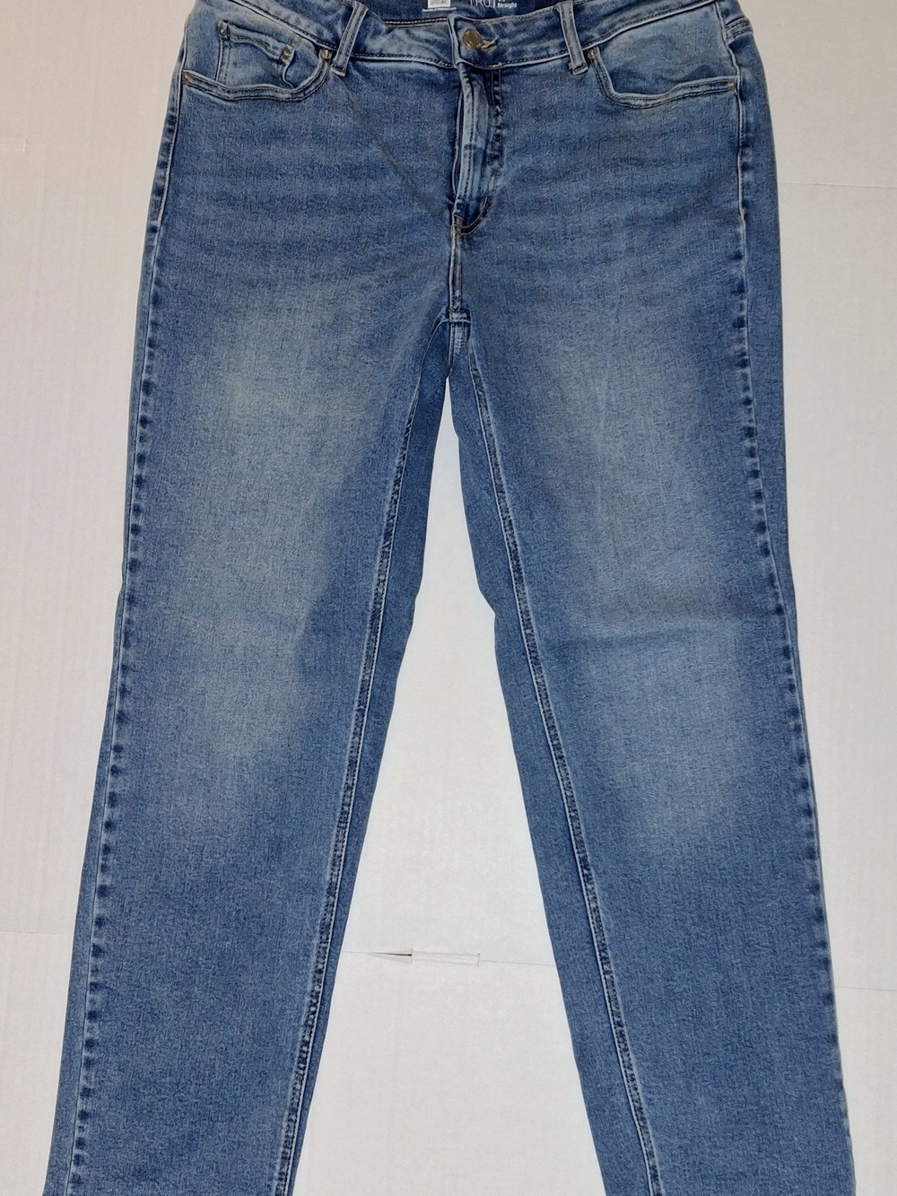 Time and Tru Straight Leg Jeans in Medium Blue Wash